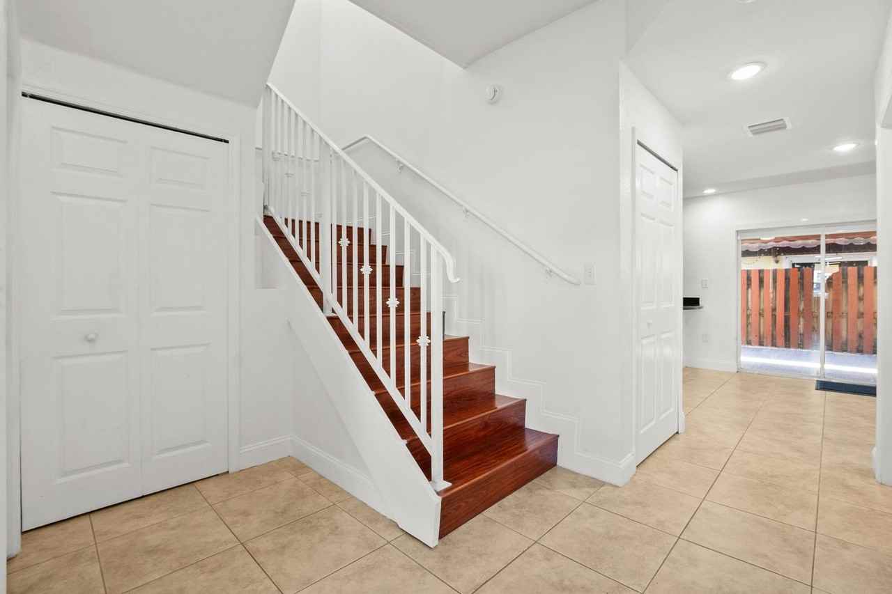 7422 Nw 182nd St - Photo 3 of 25