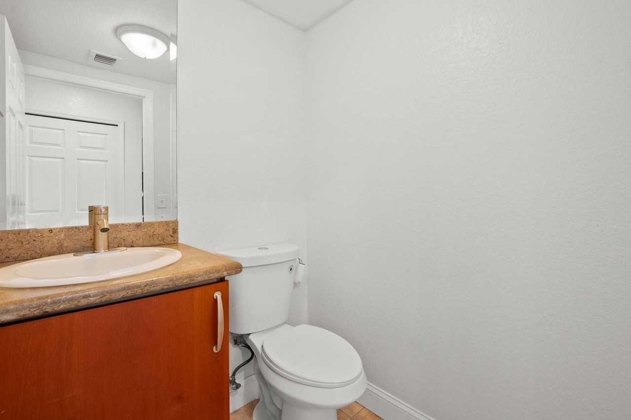 7422 Nw 182nd St - Photo 6 of 25