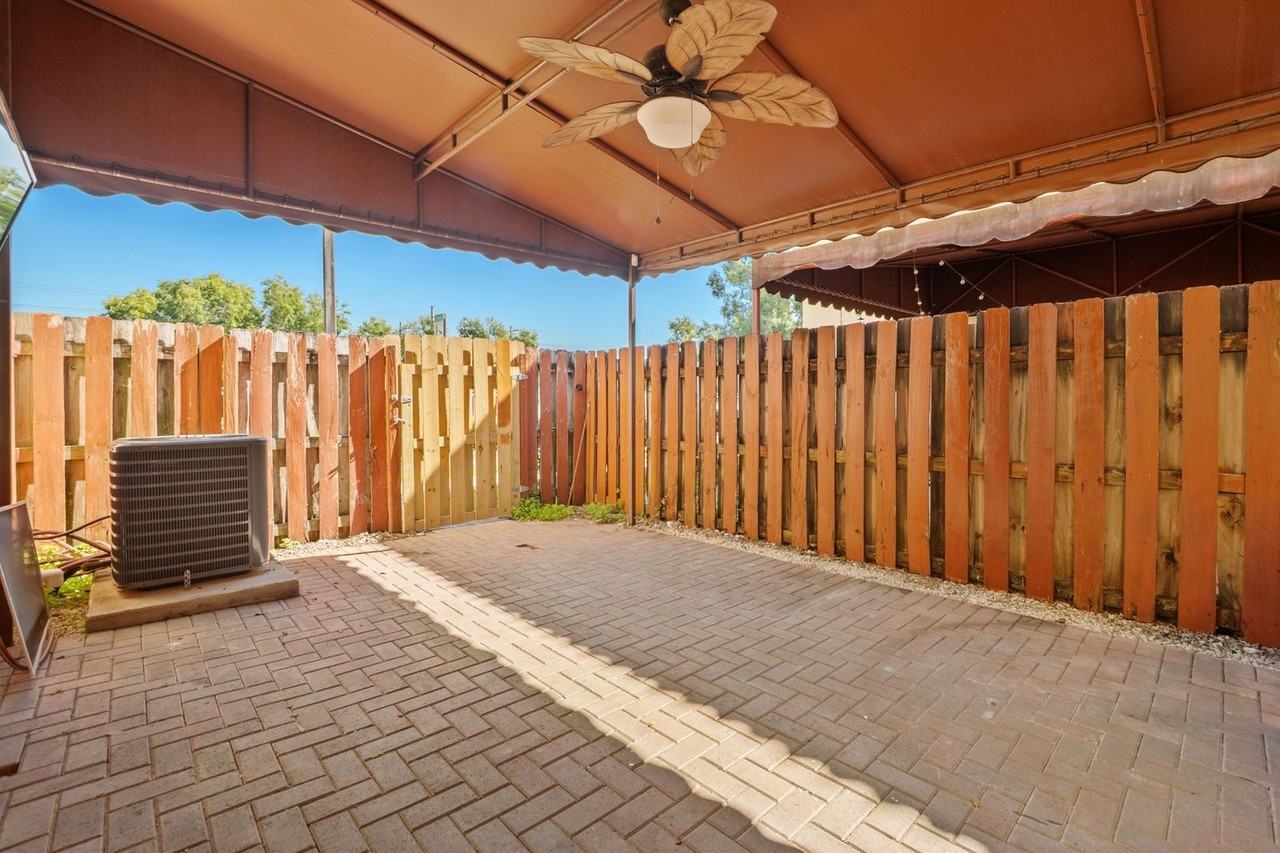 7422 Nw 182nd St - Photo 7 of 25