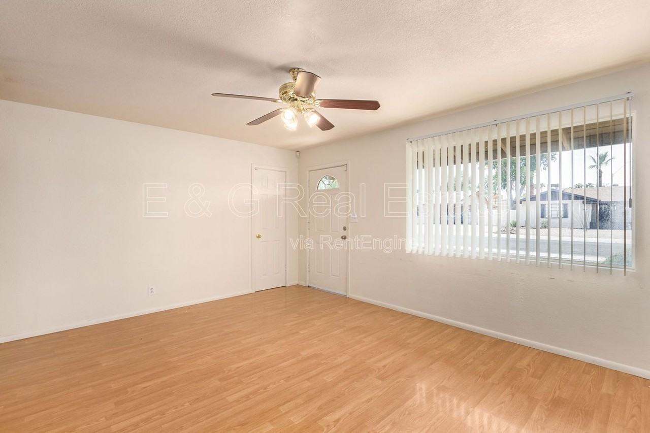 550 W 19th St - Photo 3 of 26