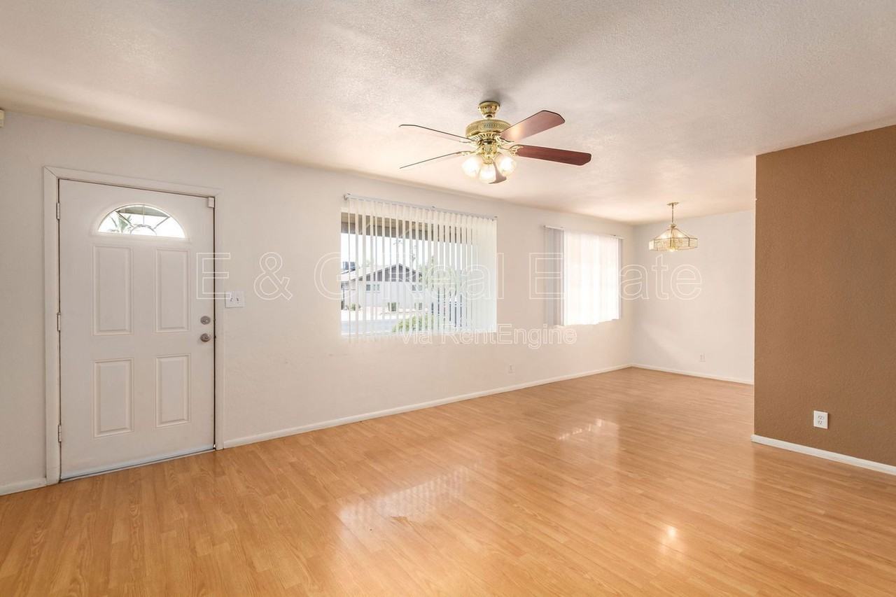 550 W 19th St - Photo 5 of 26