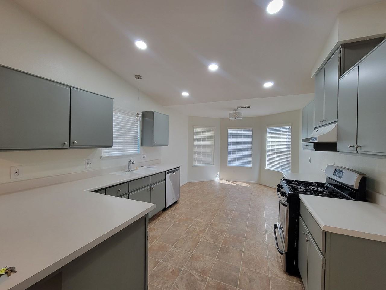 2433 W Sweet Ct - Photo 5 of 19