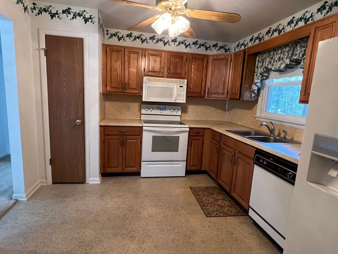 334 Allegheny Dr - Photo 2 of 11