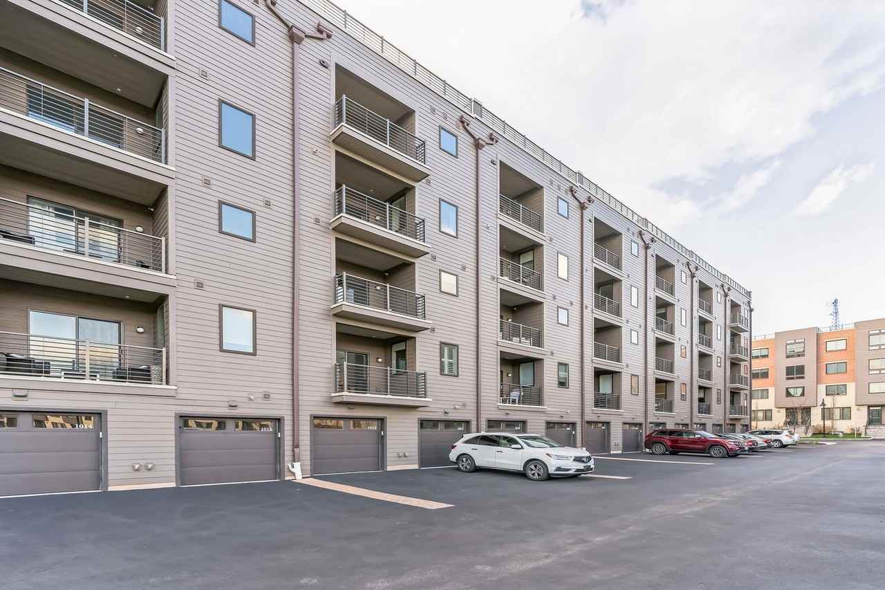 1012 Lakeview Ct - Photo 2 of 35