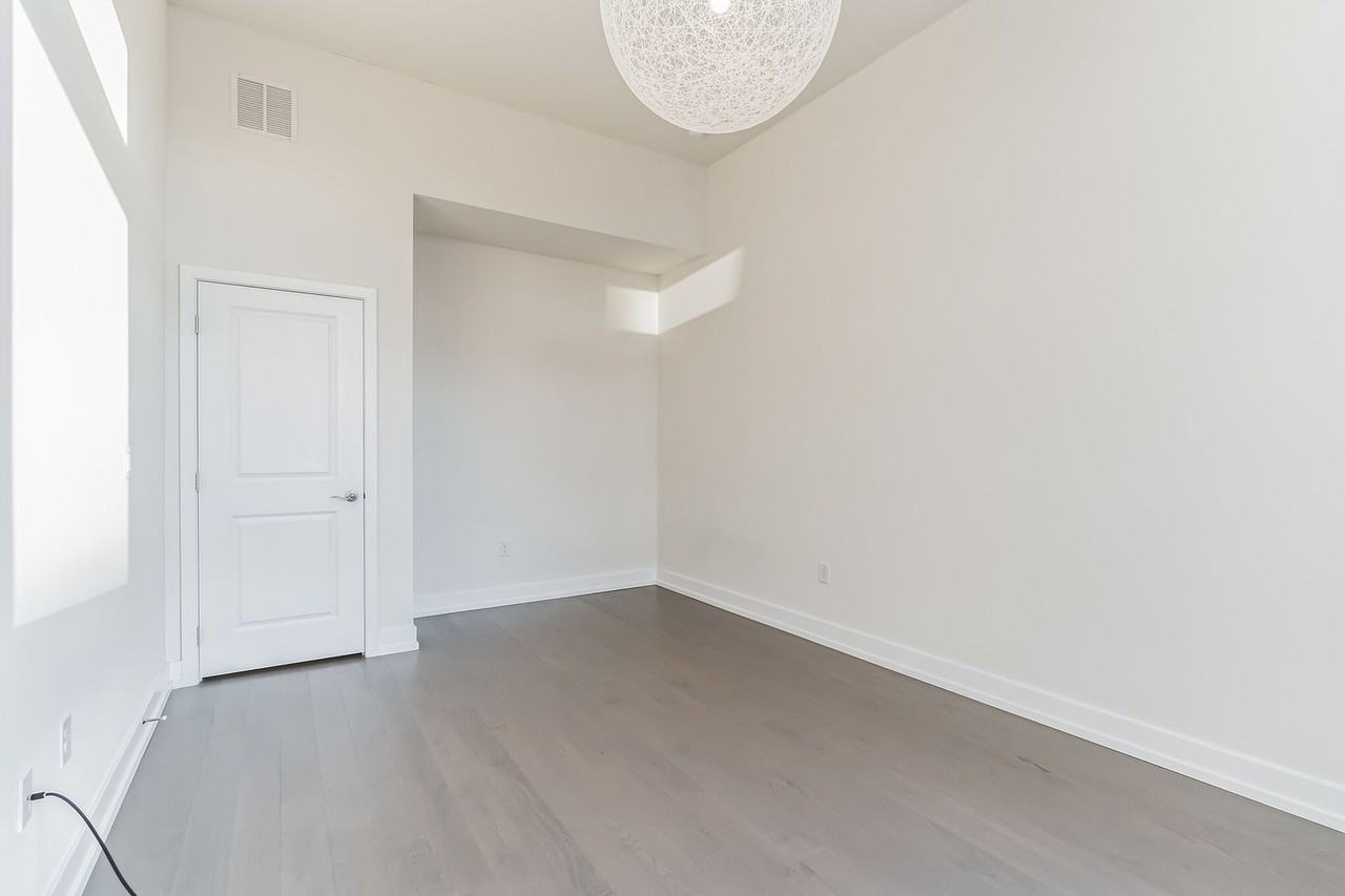 1012 Lakeview Ct - Photo 7 of 35