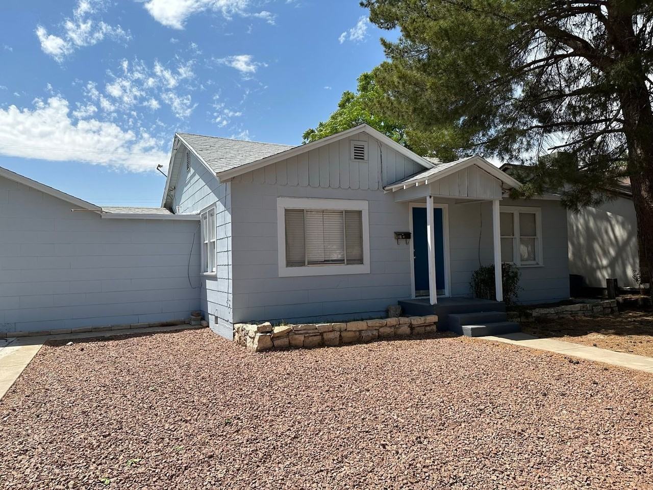 903 N Edwards St - Photo 2 of 21