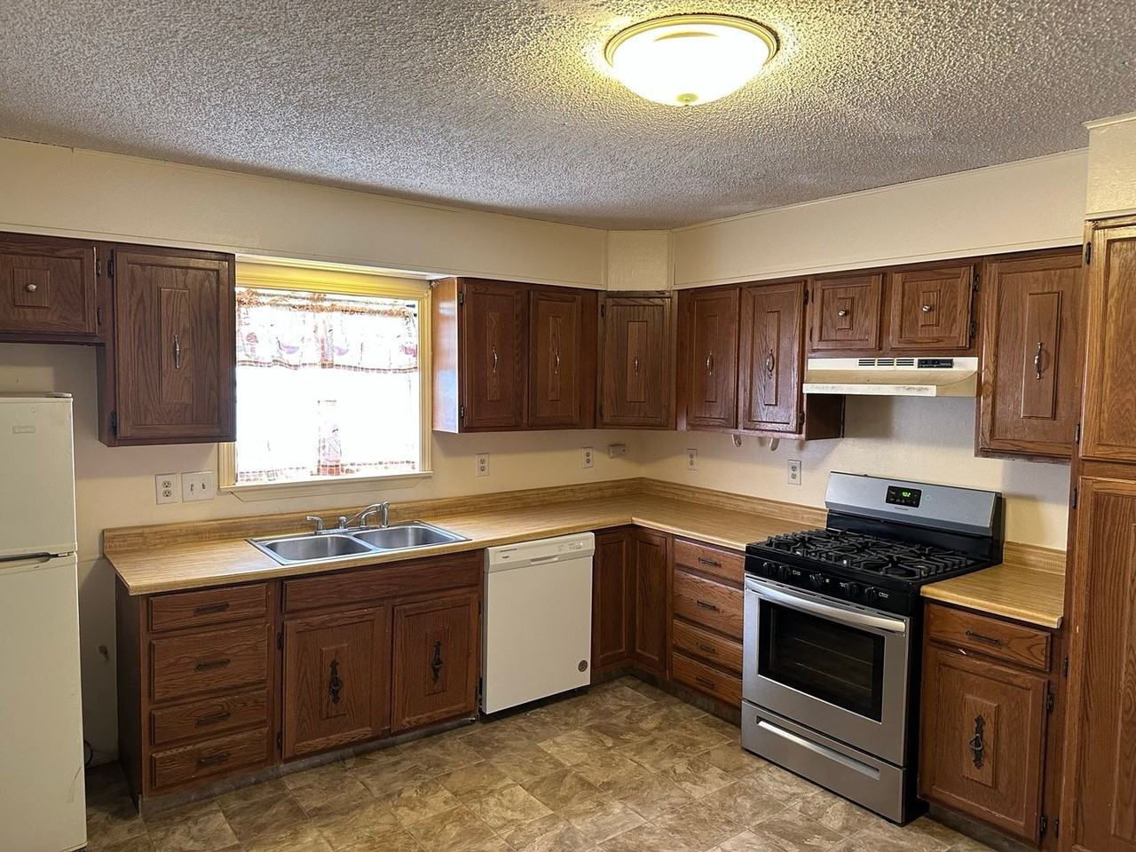 903 N Edwards St - Photo 5 of 21