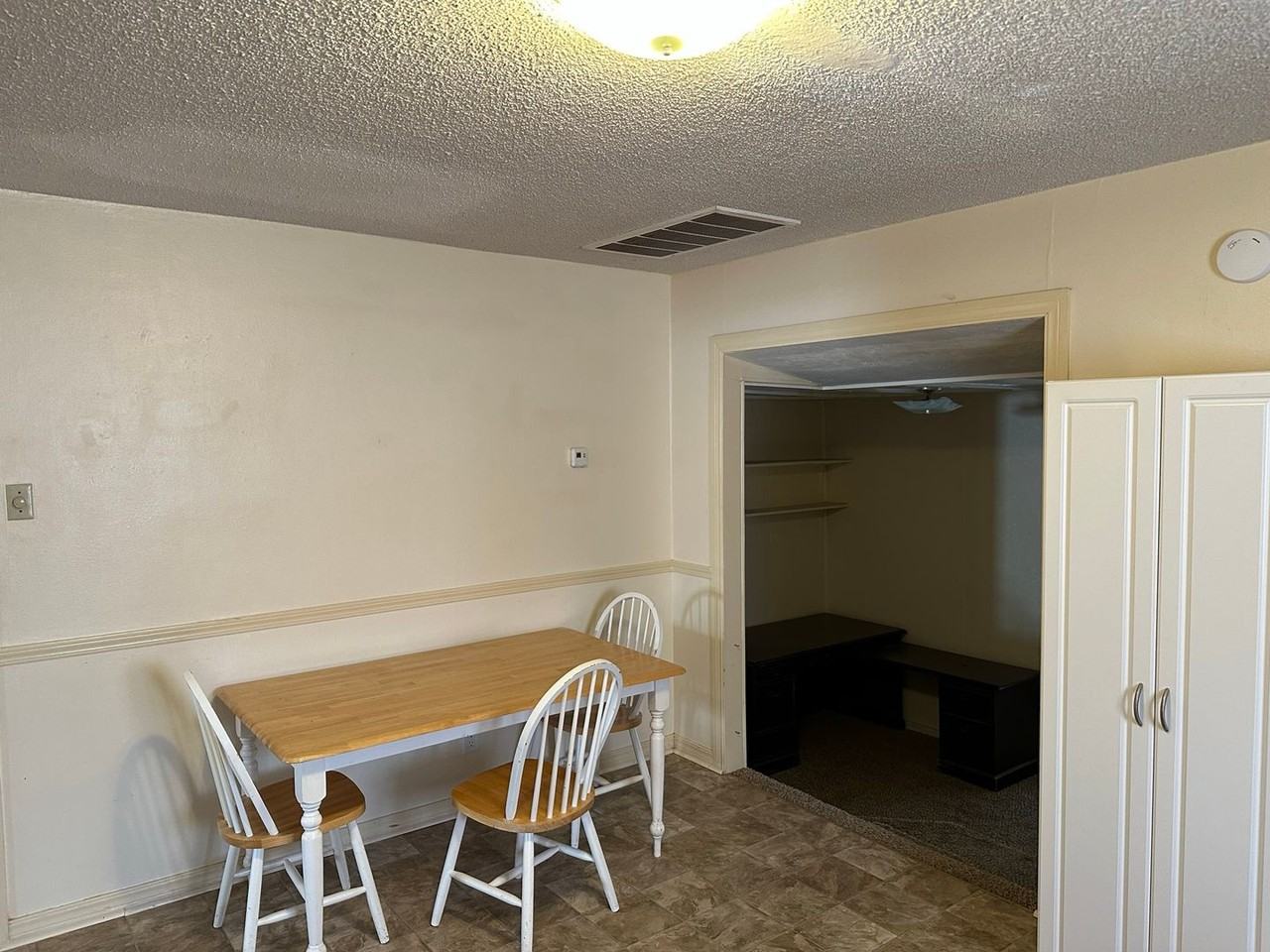 903 N Edwards St - Photo 6 of 21