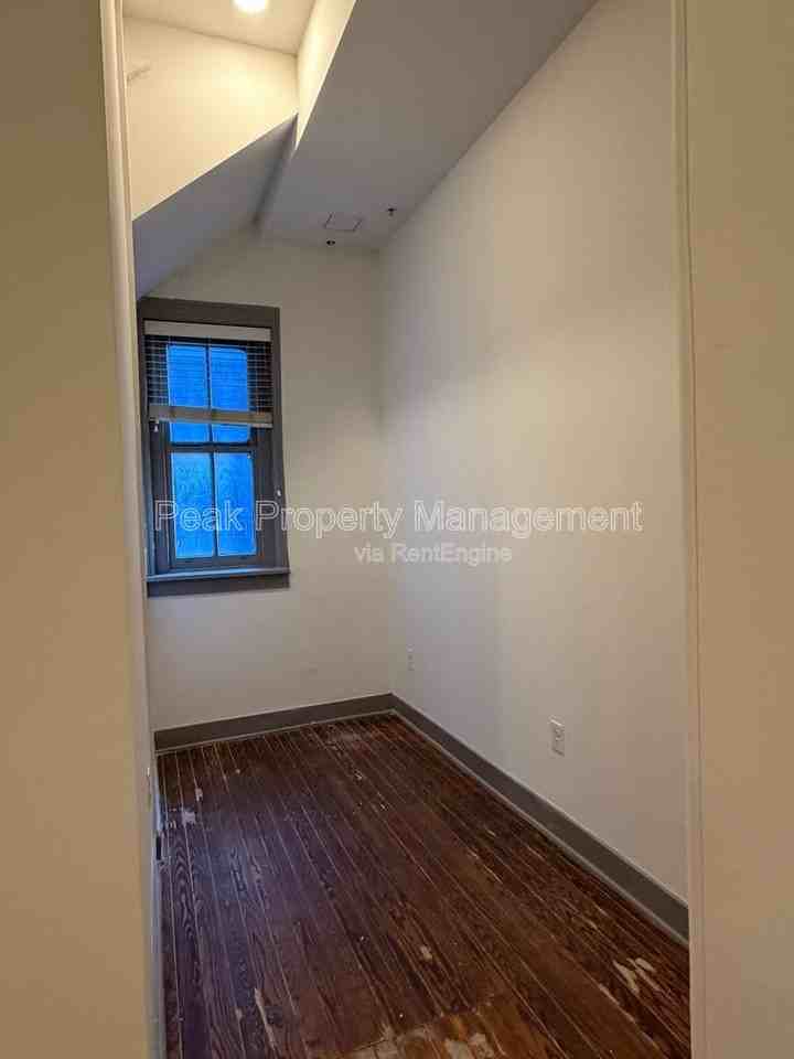 1209 Hull St #206 - Photo 3 of 8