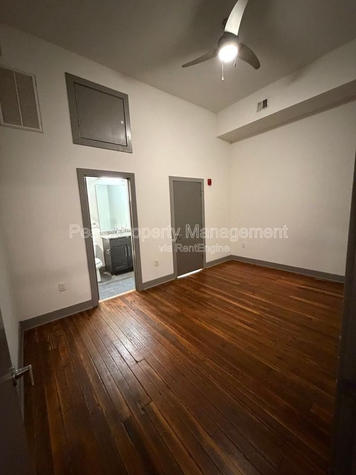 1209 Hull St #206 - Photo 5 of 8