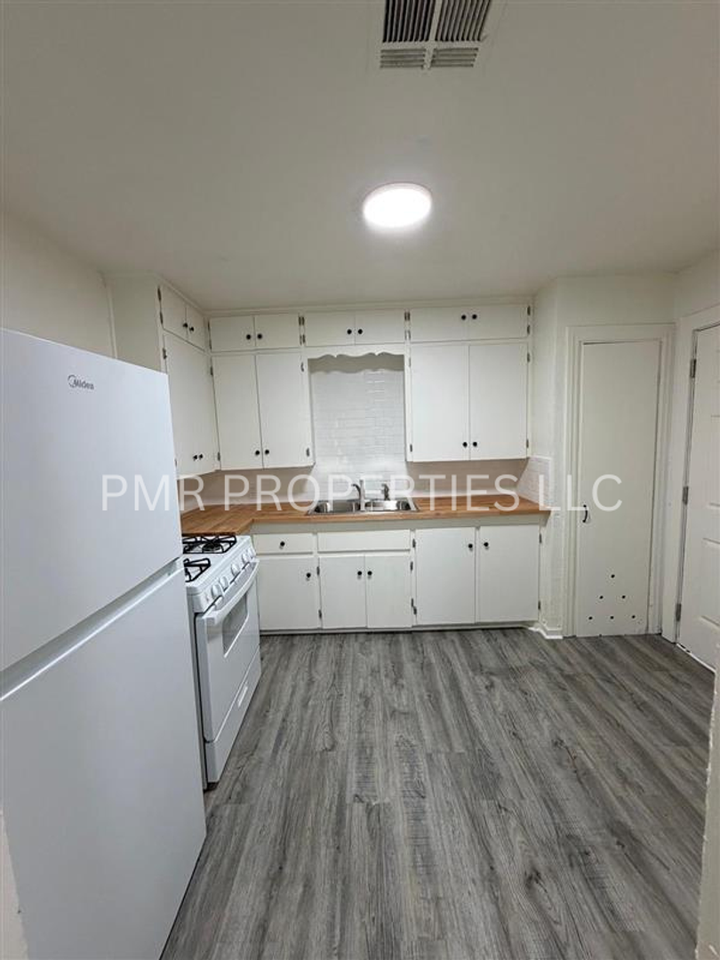 1507 Nw Bell Ave - Photo 4 of 9