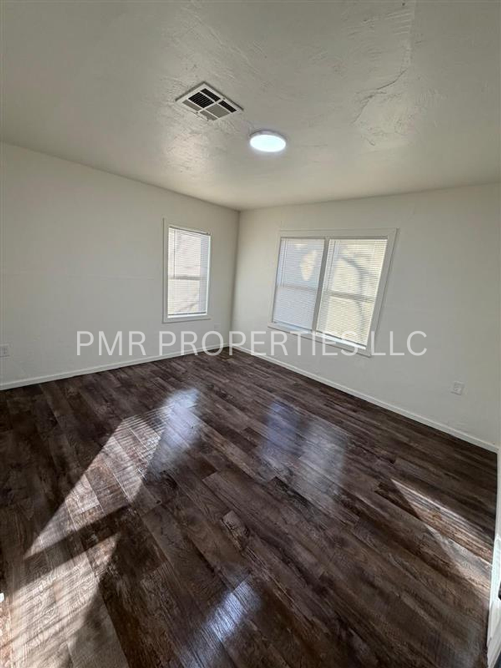 1507 Nw Bell Ave - Photo 5 of 9