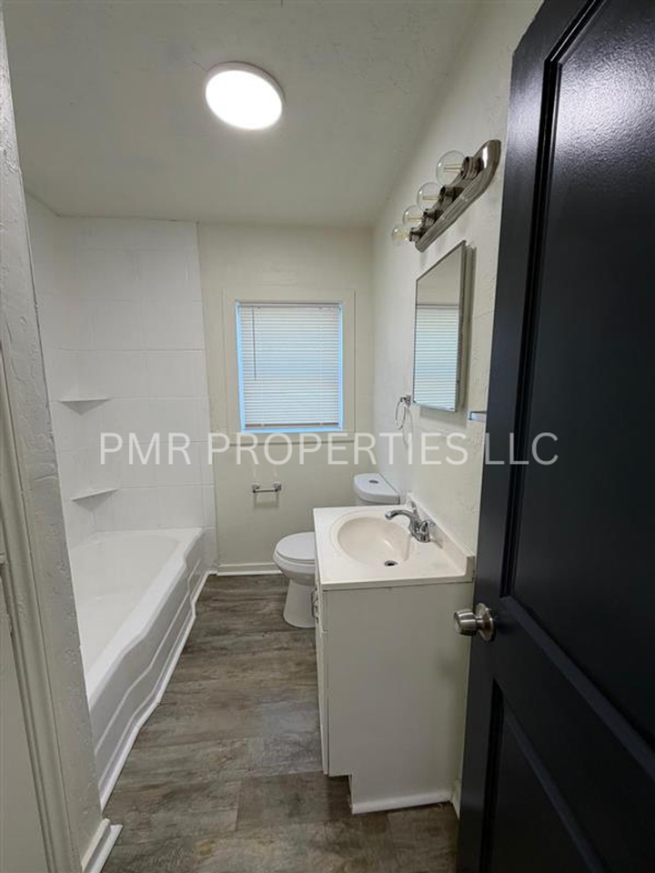 1507 Nw Bell Ave - Photo 6 of 9