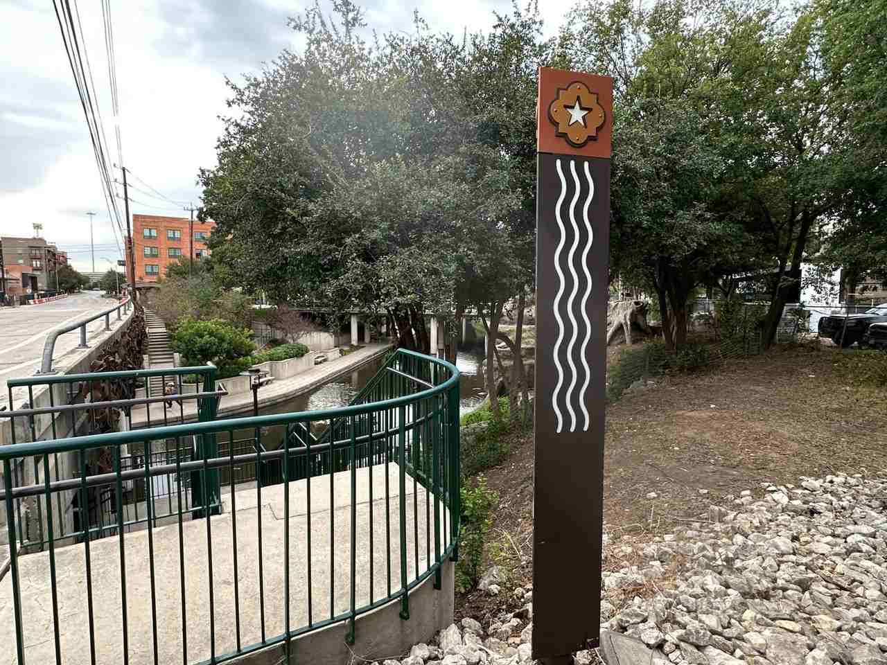 1130 E Quincy St - Photo 6 of 37