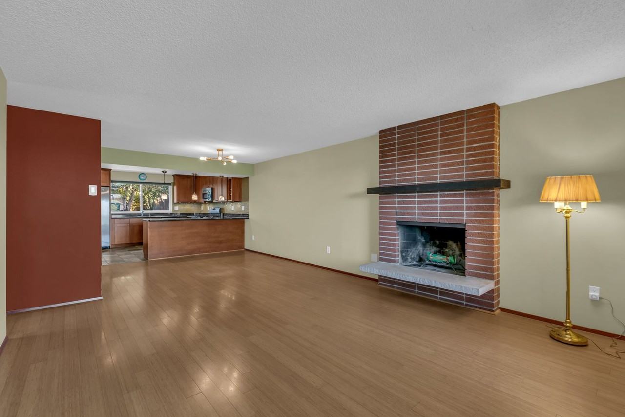 7141 30th Ave Sw - Photo 5 of 25