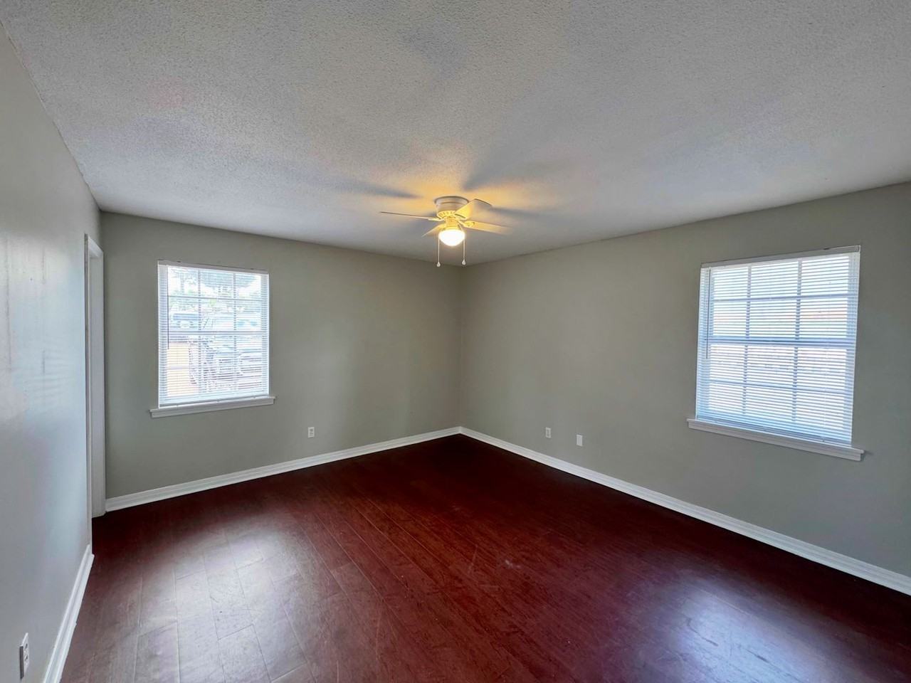 1975 Darby Dr #E1 - Photo 4 of 4