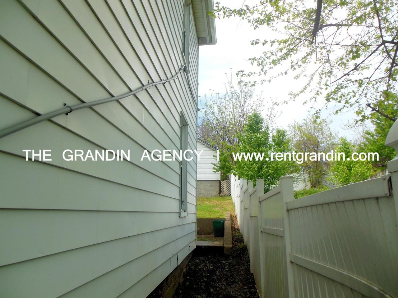 1220 Dale Ave Se - Photo 5 of 28