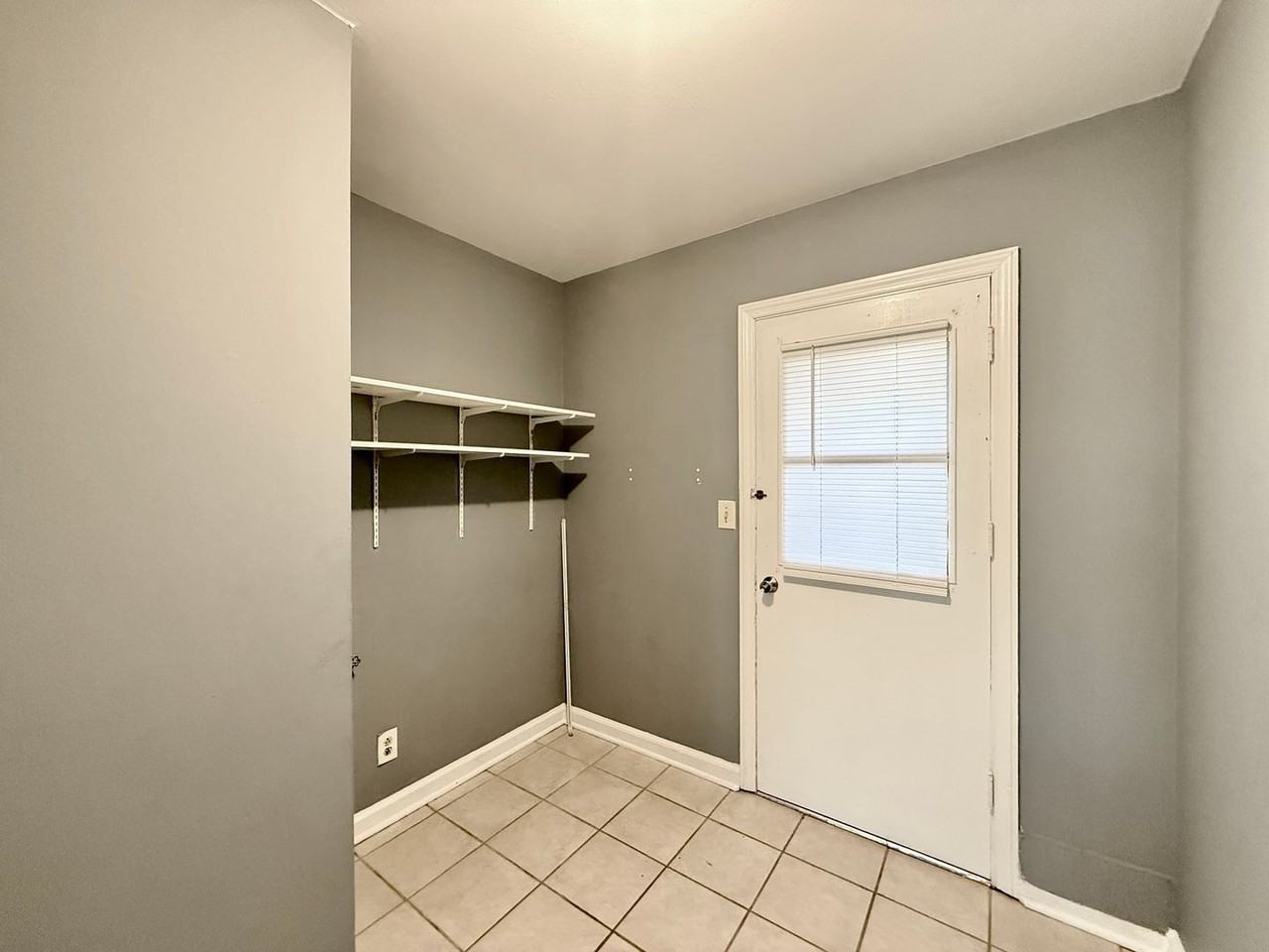 221 Robert E Lee St #A - Photo 7 of 9