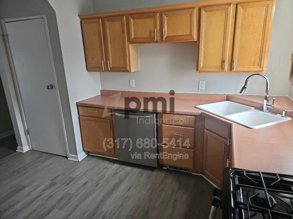 4138 N Irvington Ave - Photo 2 of 49