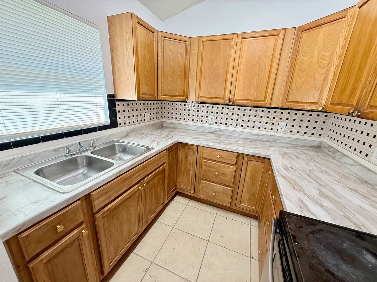 1427 45th Avenue Cir W - Photo 2 of 18