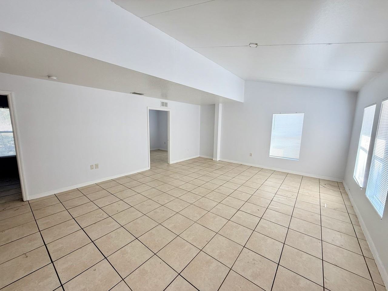 1427 45th Avenue Cir W - Photo 3 of 18