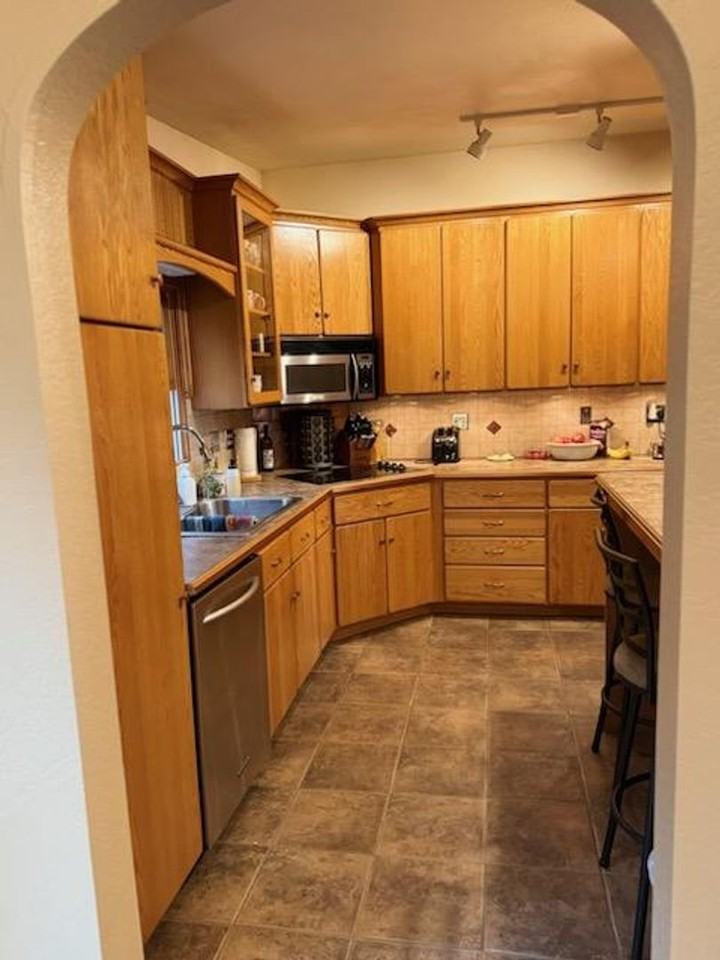 625 South St - Photo 7 of 15