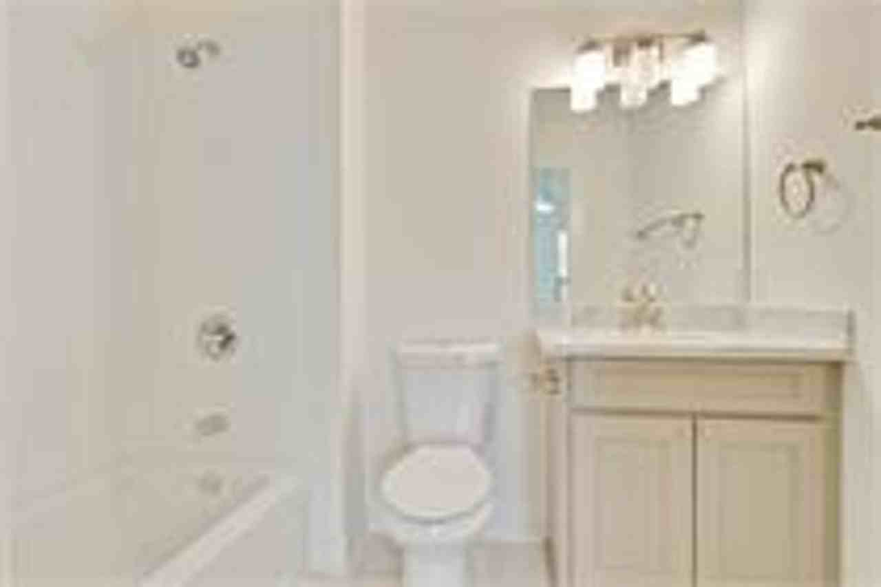 2239 Saint Andrew St - Photo 5 of 13