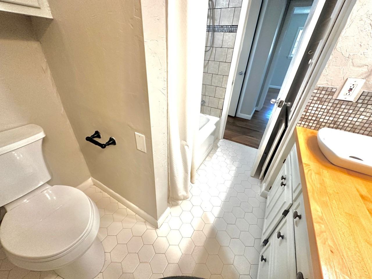 3601 30th St - Photo 5 of 16