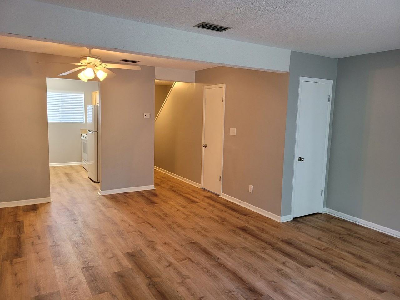 1202 Drake Ave - Photo 3 of 15