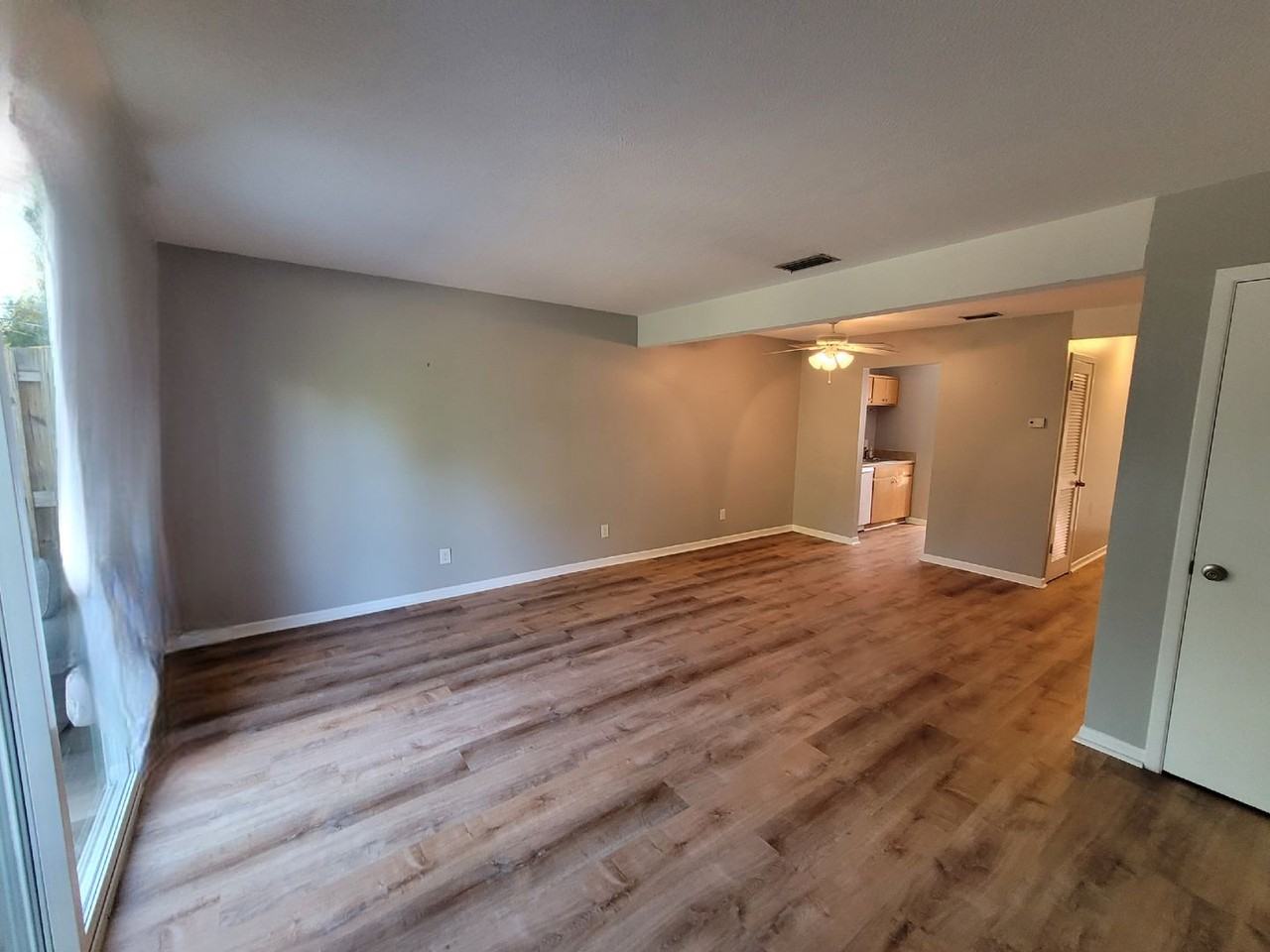 1202 Drake Ave - Photo 4 of 15