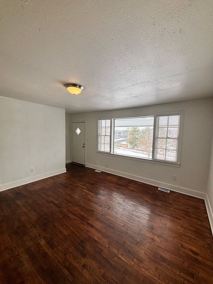 1754 Reynolds St - Photo 3 of 10