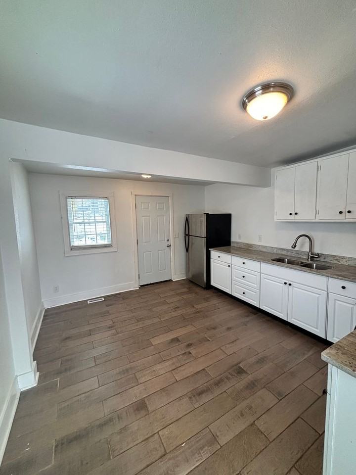 1754 Reynolds St - Photo 4 of 10