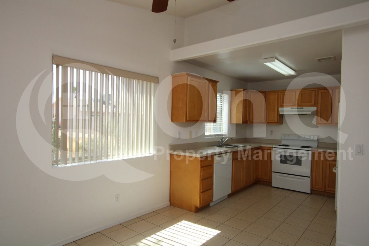 9471 W Troy Dr - Photo 2 of 15