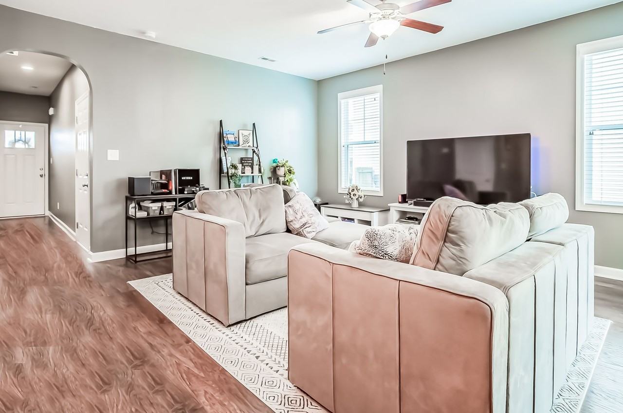 321 Frisco Way - Photo 6 of 33