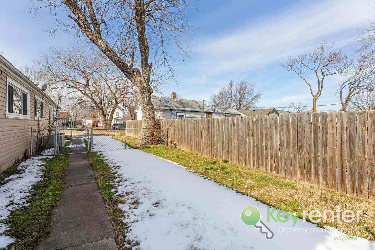 1038 S Richmond Ave - Photo 4 of 16