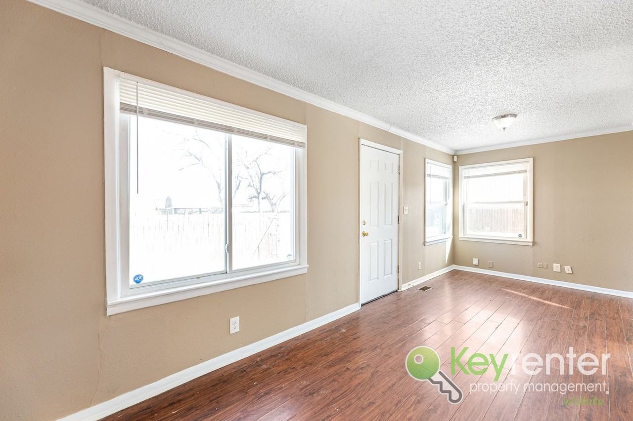 1038 S Richmond Ave - Photo 6 of 16