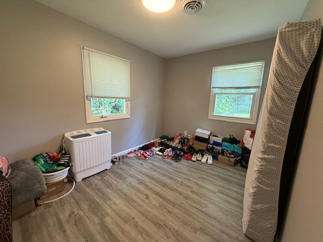 805 E Michigan Ave - Photo 5 of 7