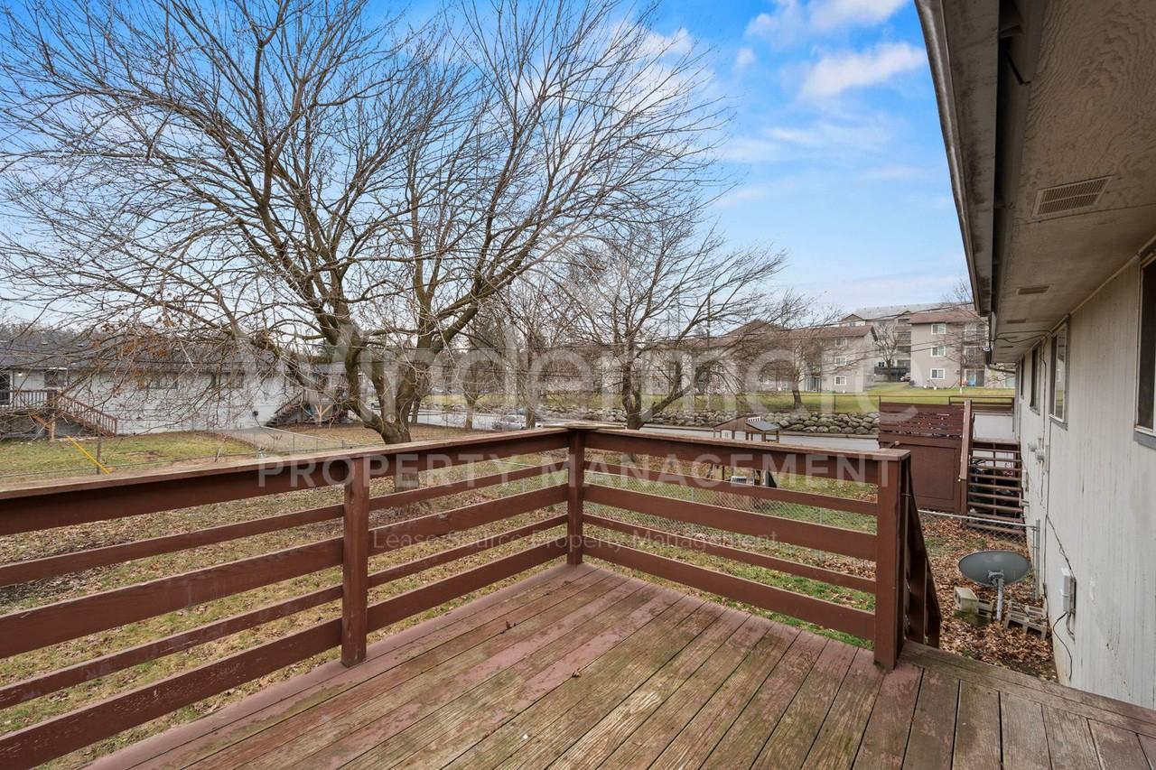 2708 N Perrine Ct - Photo 4 of 31