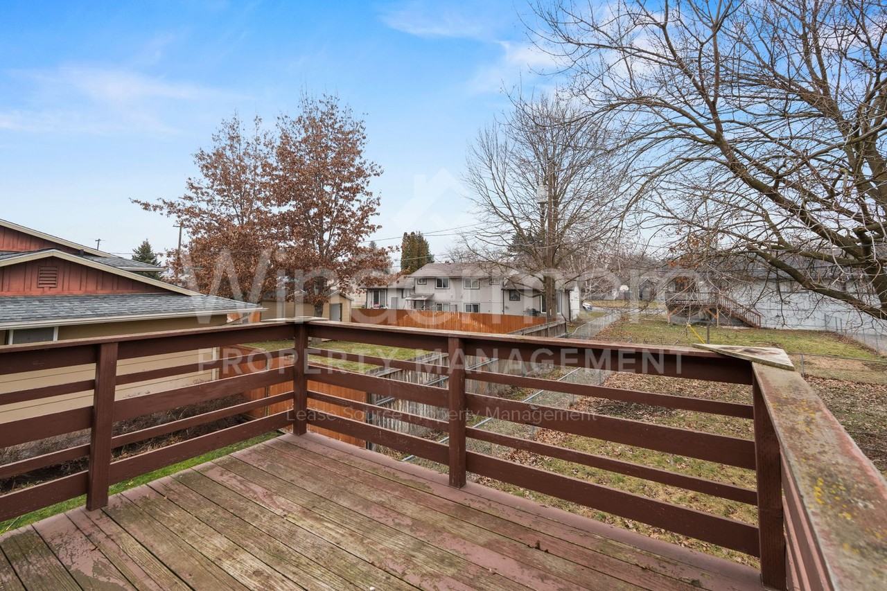 2708 N Perrine Ct - Photo 5 of 31