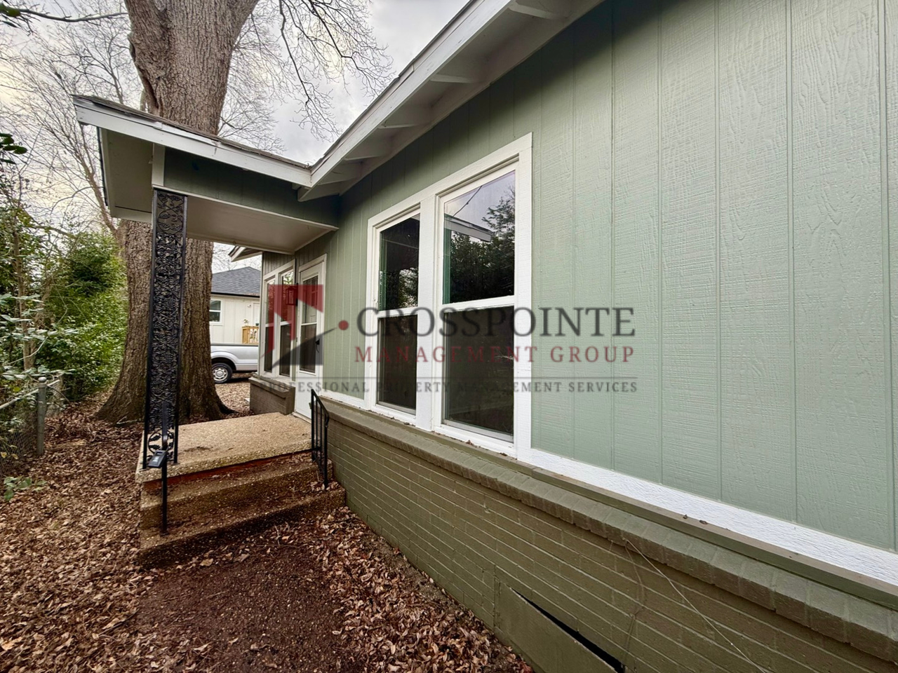 403 E Noble St - Photo 2 of 15