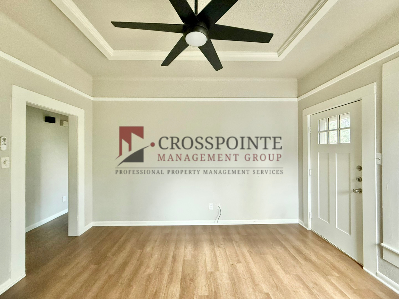 403 E Noble St - Photo 3 of 15