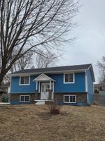 featured image of 215 Knoll Dr