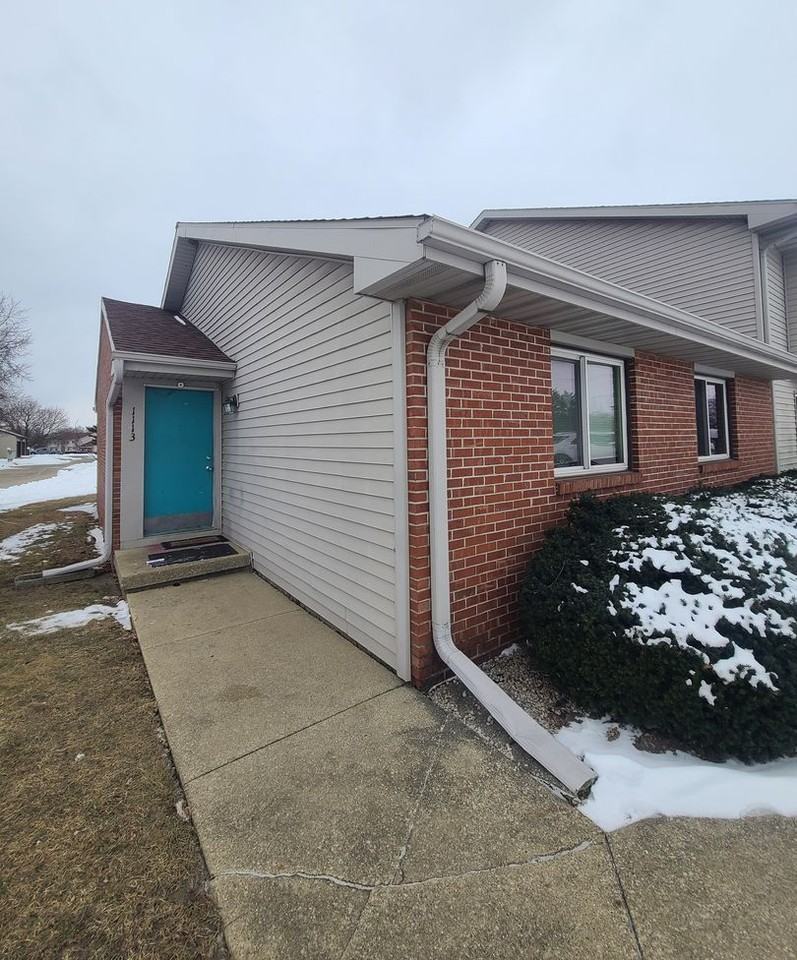 1113 Laura Dr - Photo 2 of 10