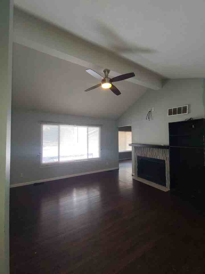 1113 Laura Dr - Photo 3 of 10