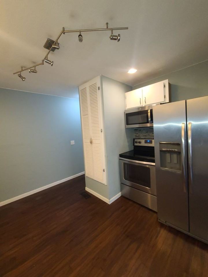 1113 Laura Dr - Photo 4 of 10