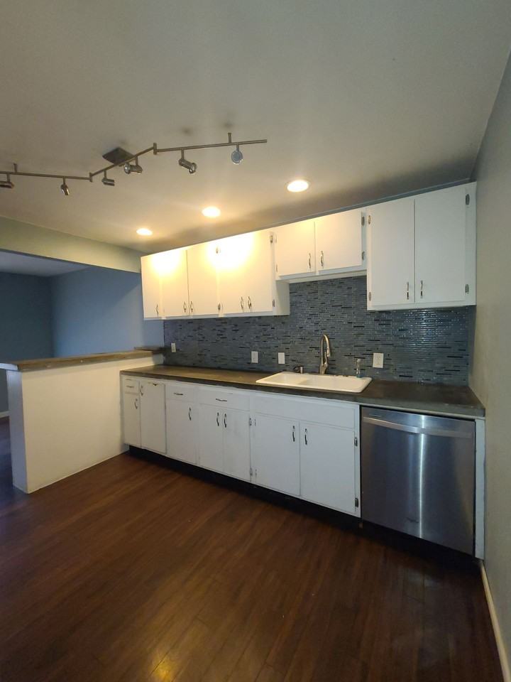 1113 Laura Dr - Photo 5 of 10