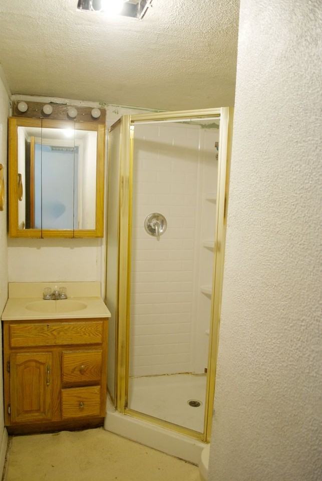 870 Lakewood Ave - Photo 6 of 8