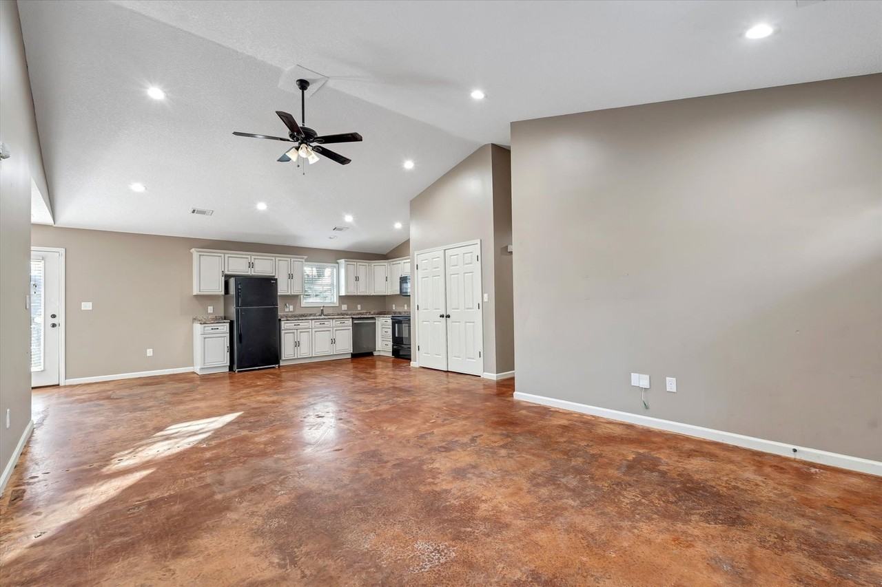 1612 Dupwe Dr - Photo 2 of 14