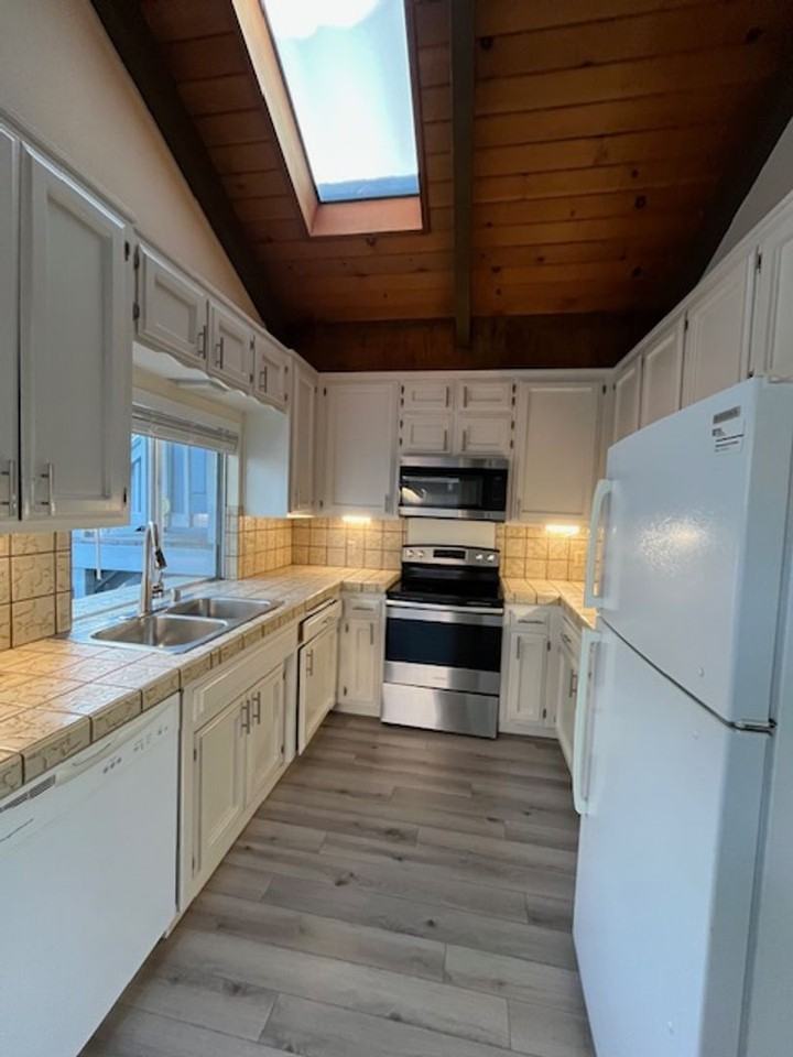 3413 Ocean Blvd - Photo 5 of 16