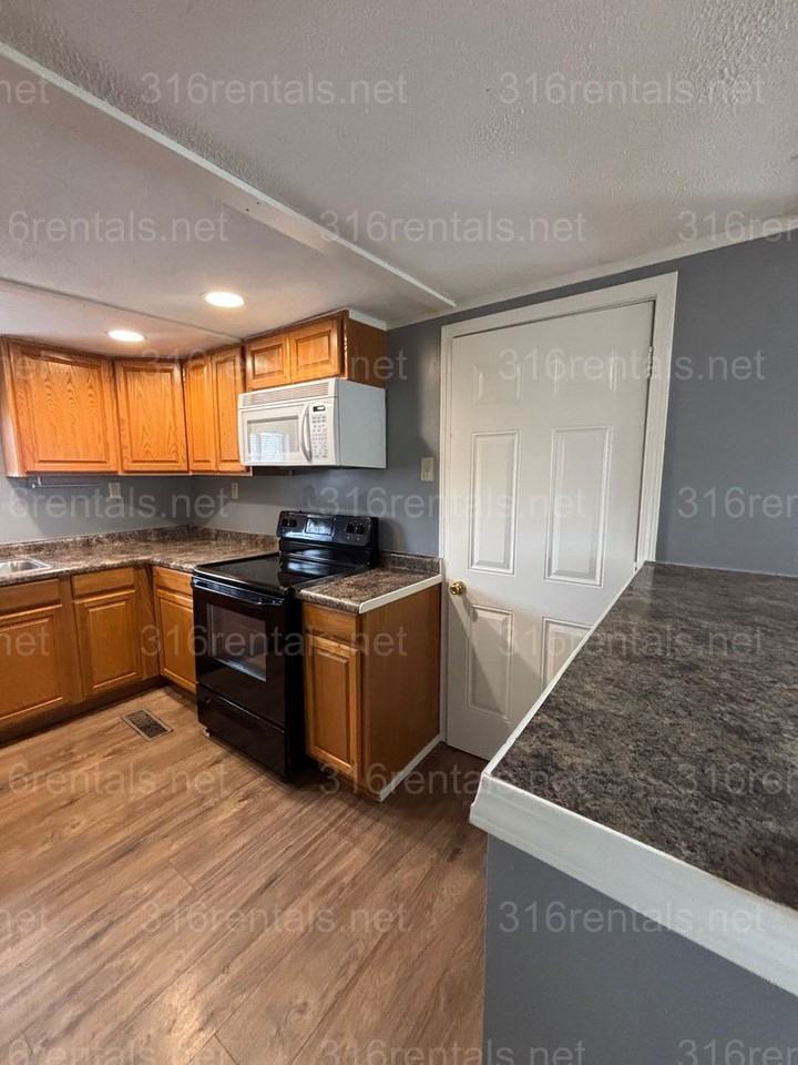 216 Jones St - Photo 5 of 14